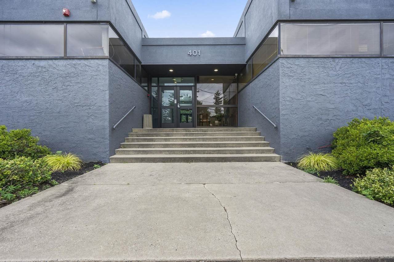 401 Pleasant Valley Way - Photo 1