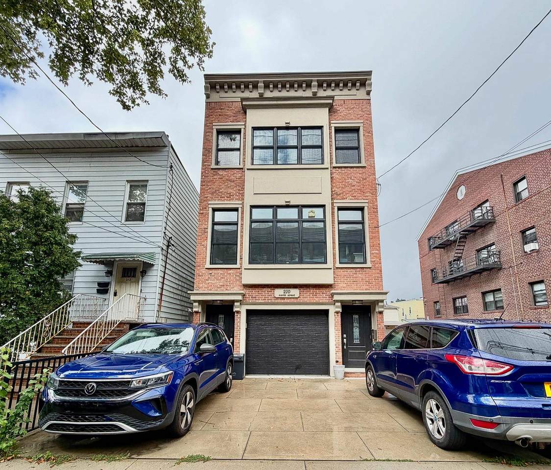 210 North St - Photo 1