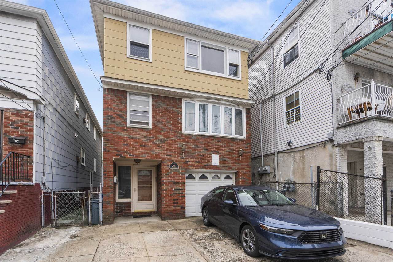 203 South St - Photo 1