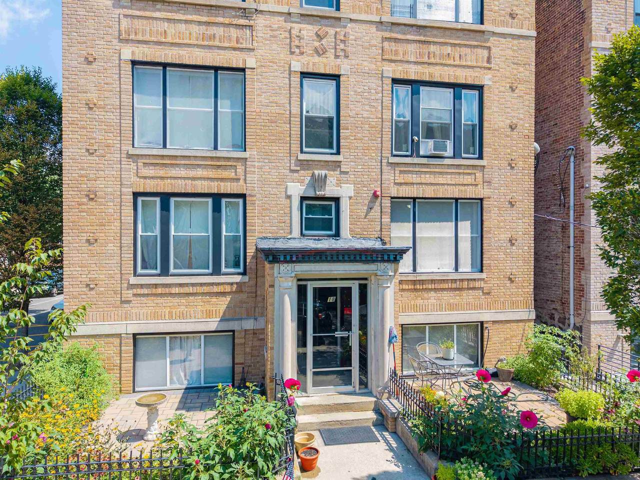 18 Oak St - Photo 1