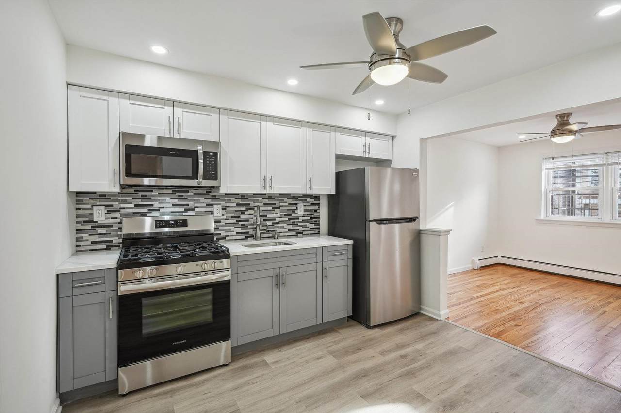140 Hopkins Ave - Photo 1