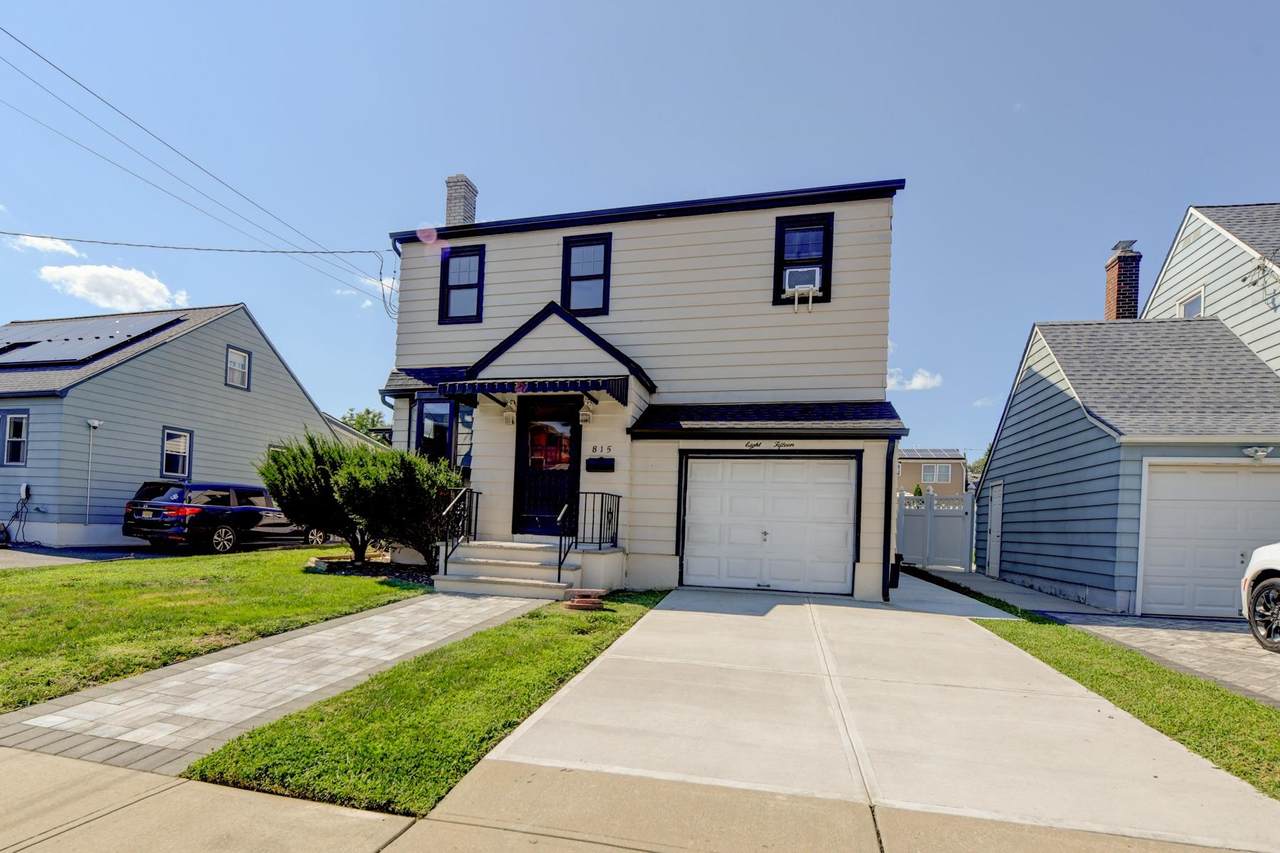 815 3RD ST - Photo 1