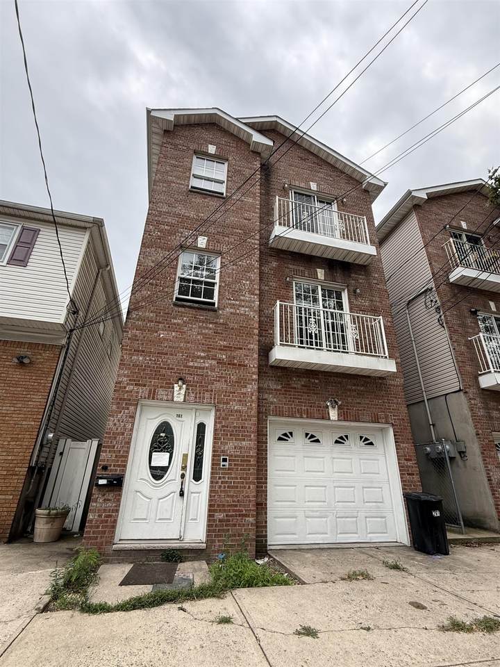 261 Lexington Ave - Photo 1