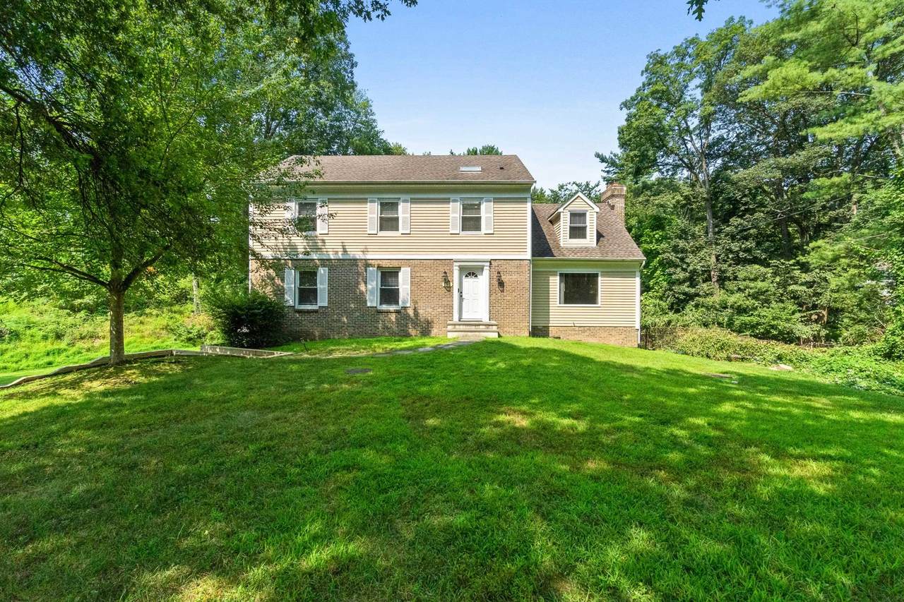 215 Oak Ave - Photo 1