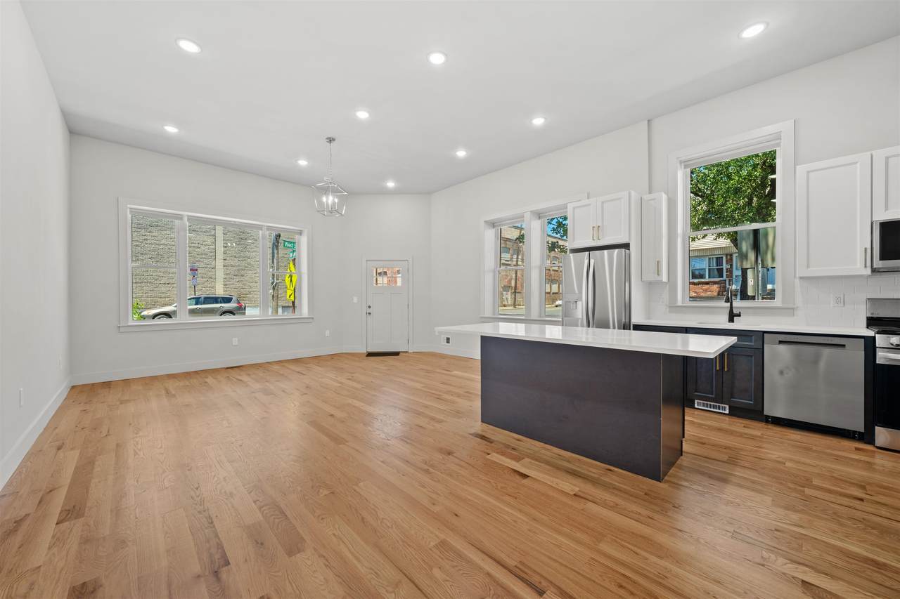150 West Side Ave - Photo 1