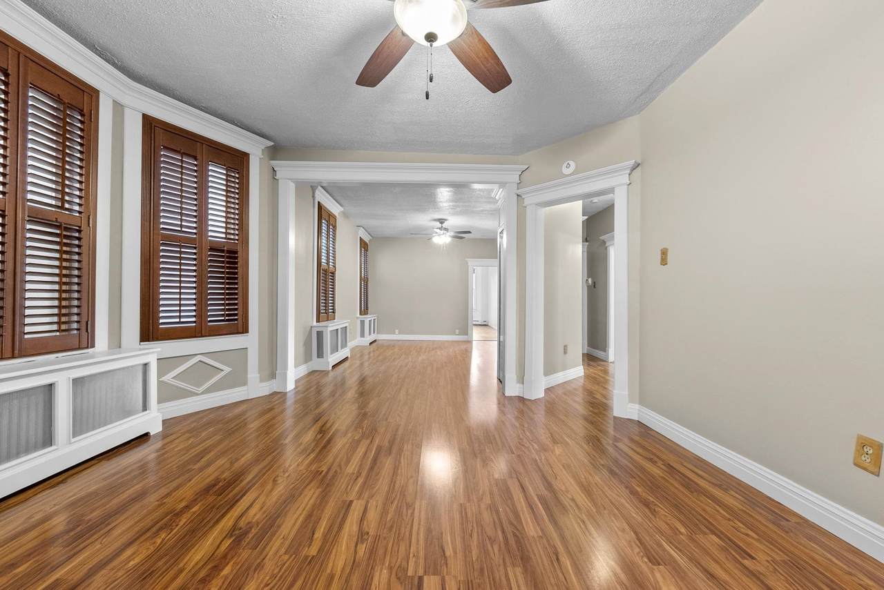 302 Clerk St - Photo 1