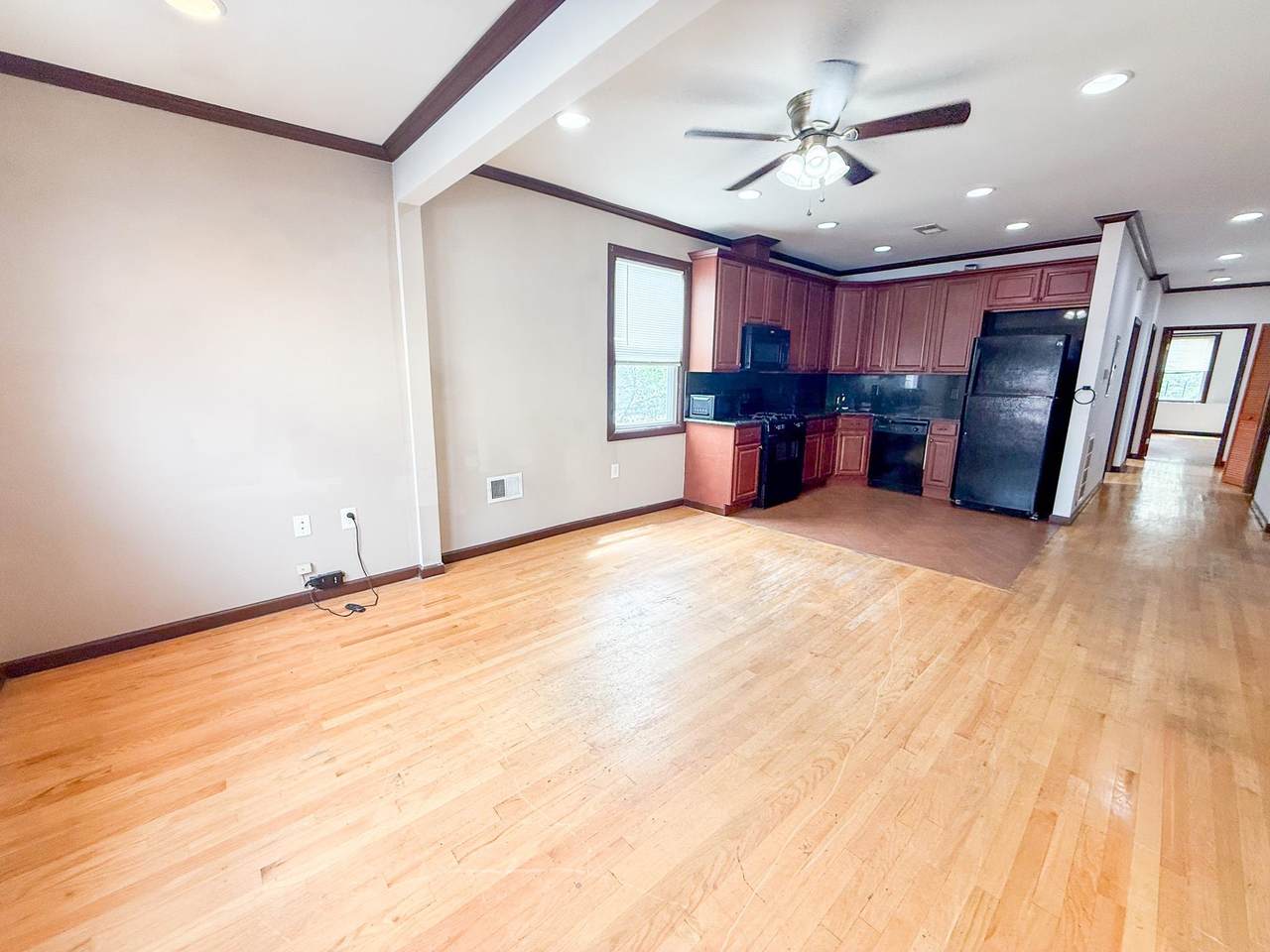 107 Oxford Ave - Photo 1