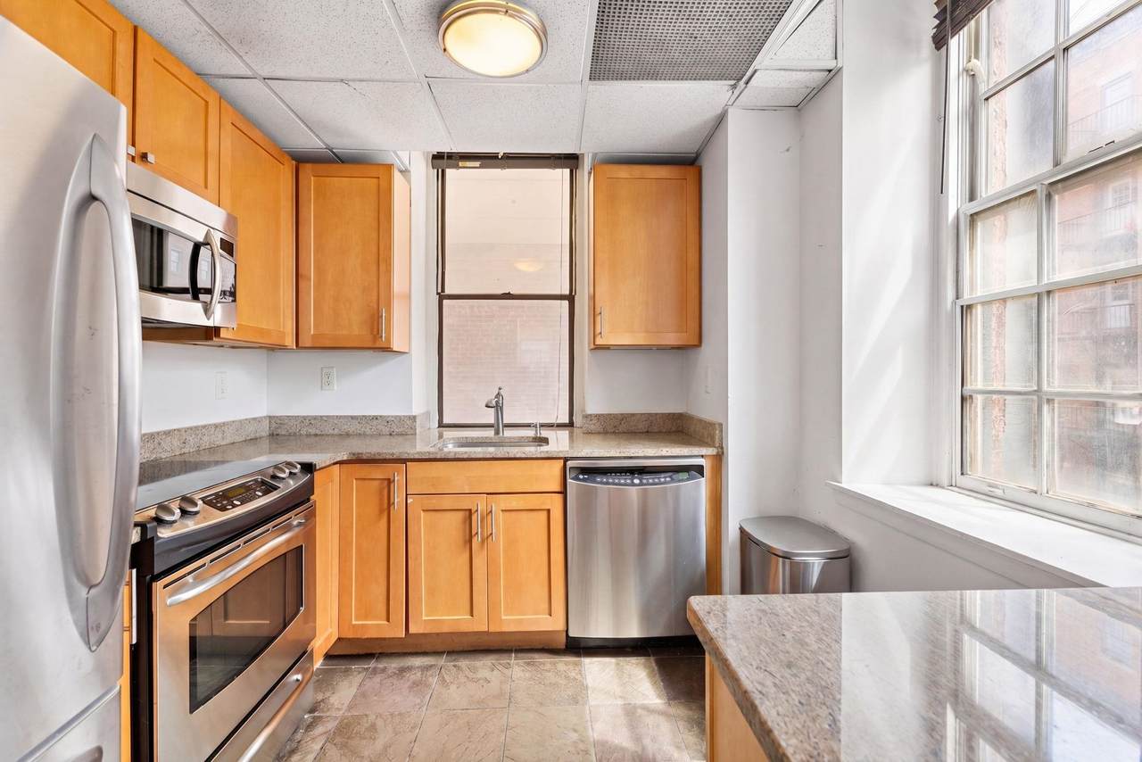 186 Wayne St - Photo 1