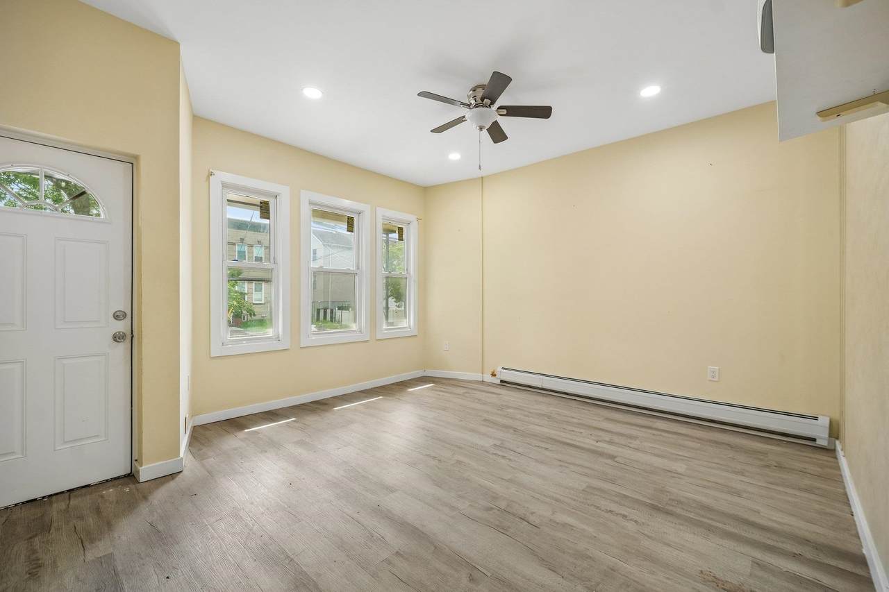 181 4TH ST - Photo 1