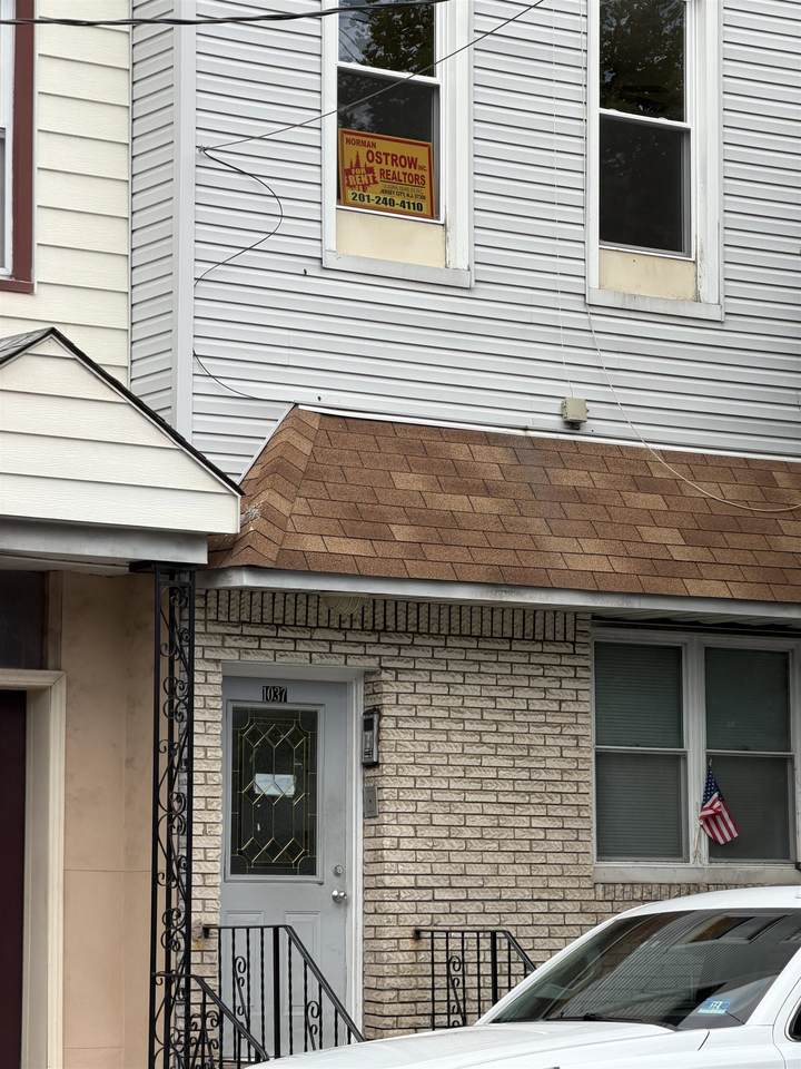 1037 West Side Ave - Photo 1