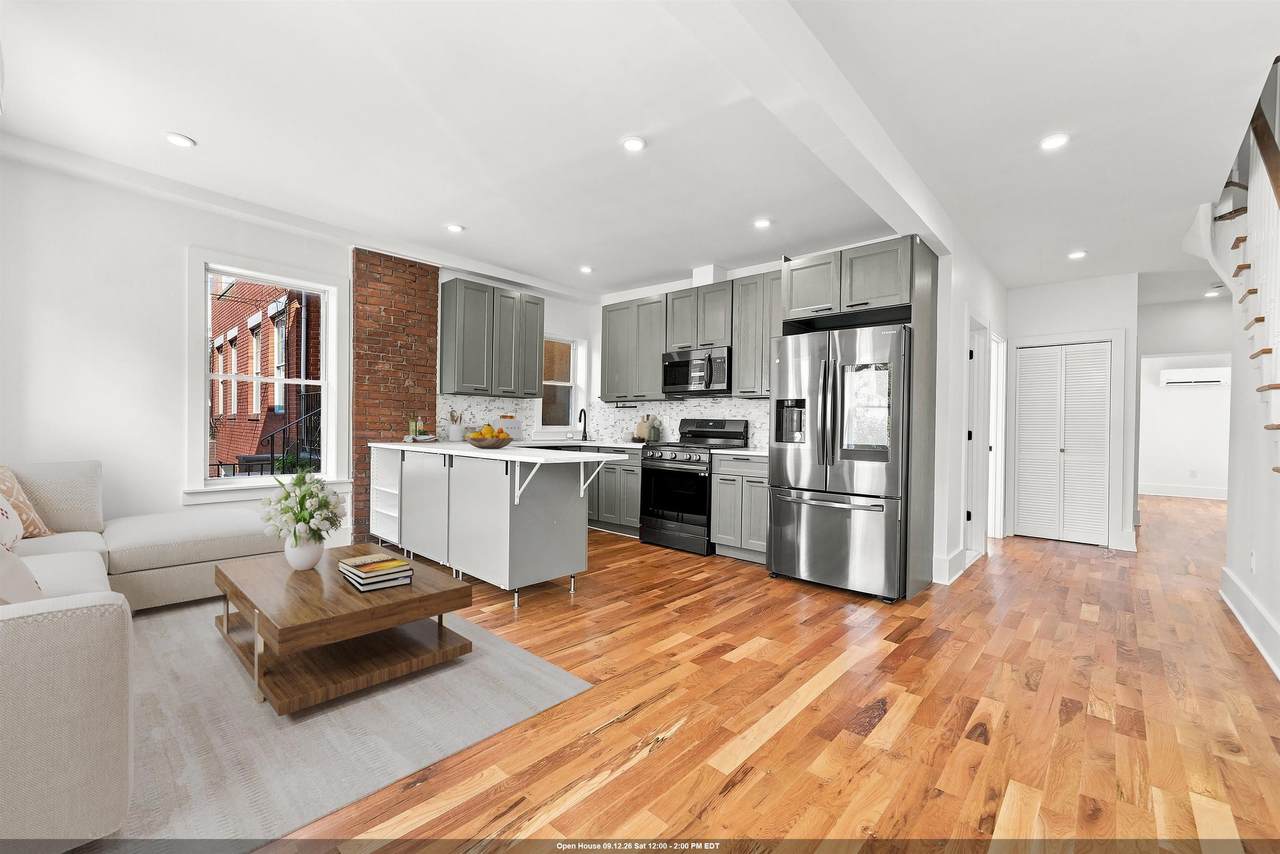 286 Halladay St - Photo 1