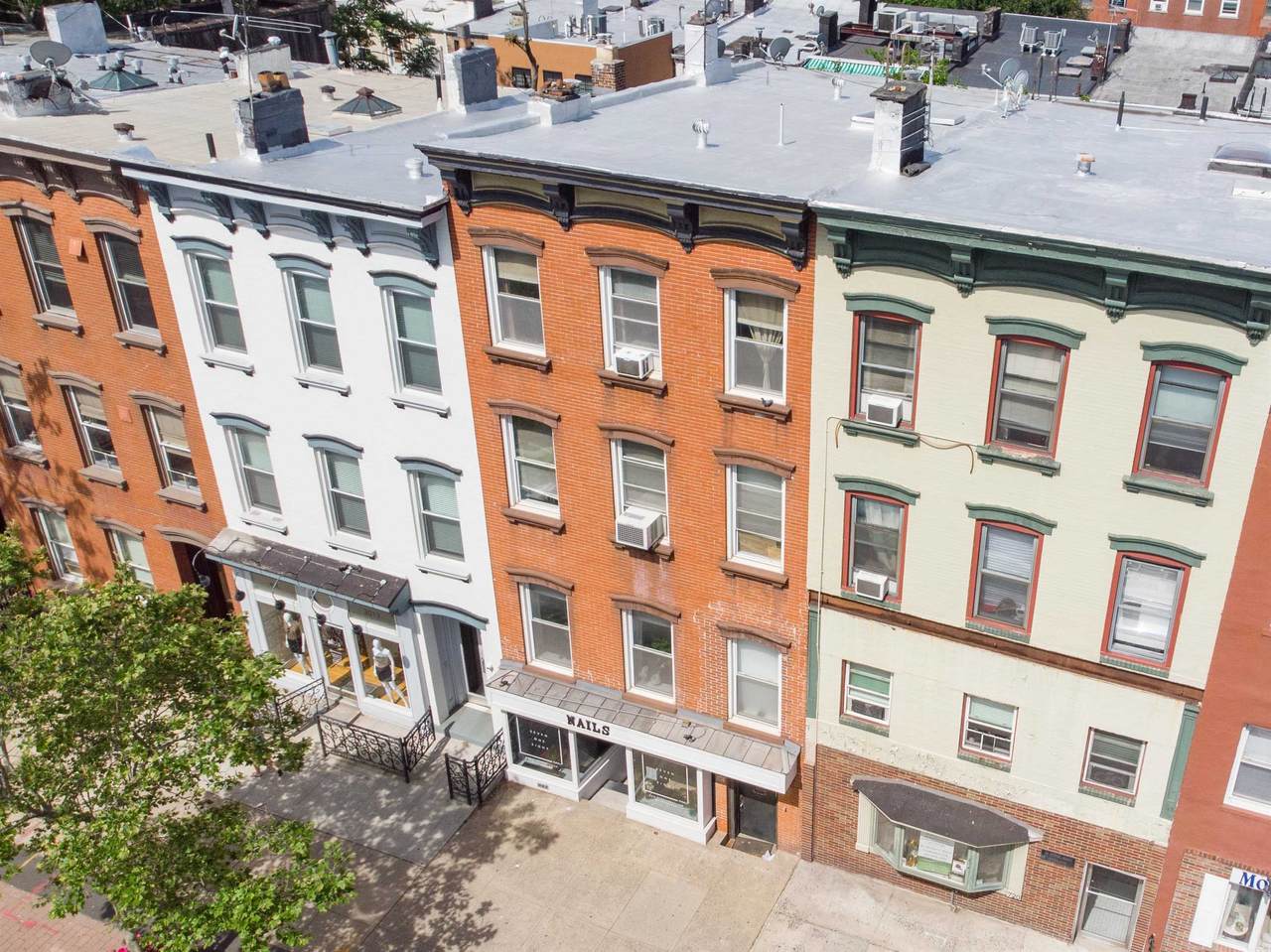 718 Washington St - Photo 1