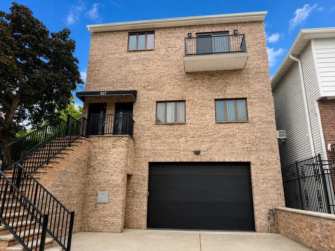 927 Pavonia Ave - Photo 1