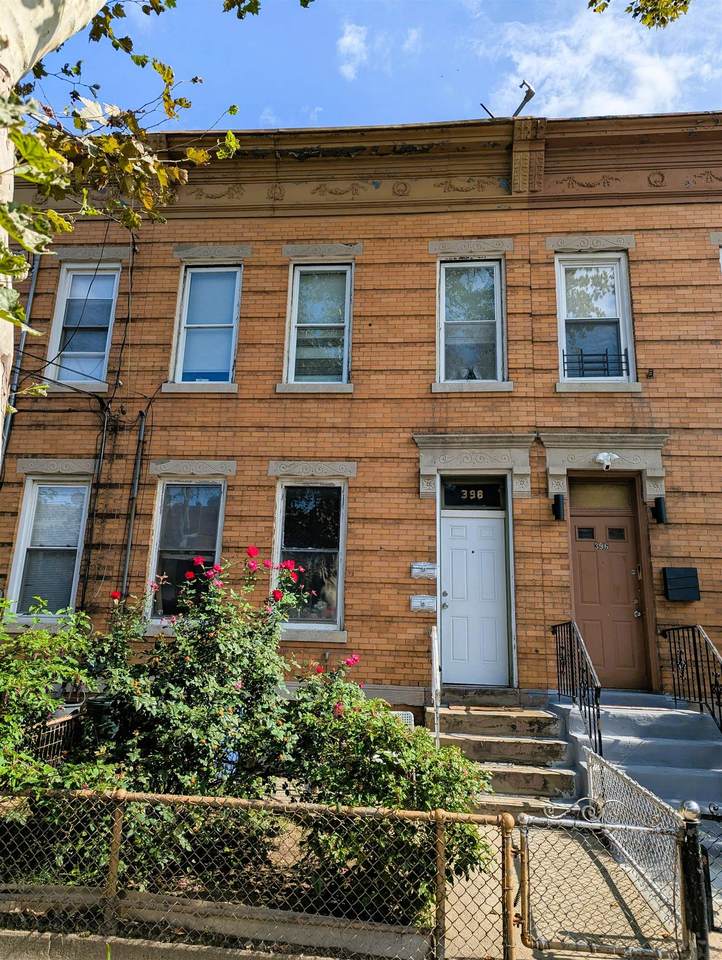 398 Woodlawn Ave - Photo 1