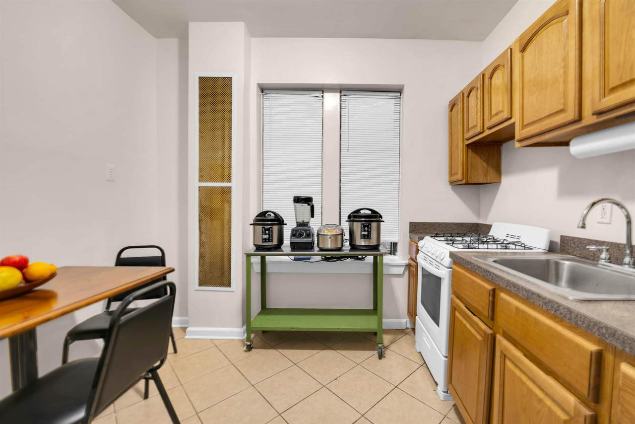 523-525 34TH ST - Photo 1