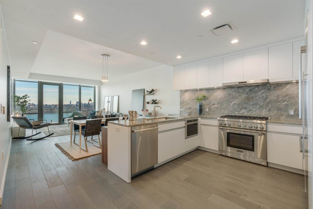 320 Adolphus Ave - Photo 1