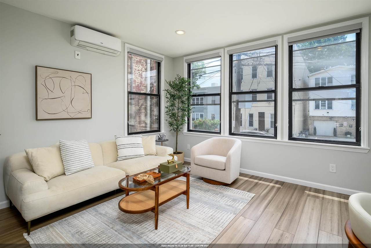 70 Bowers St - Photo 1