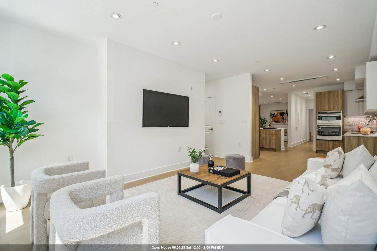 230 Bay St - Photo 1