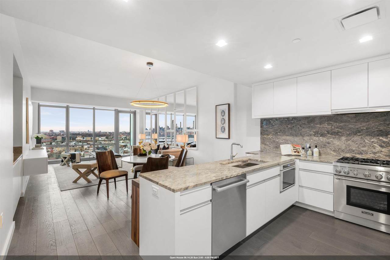 320 Adolphus Ave - Photo 1