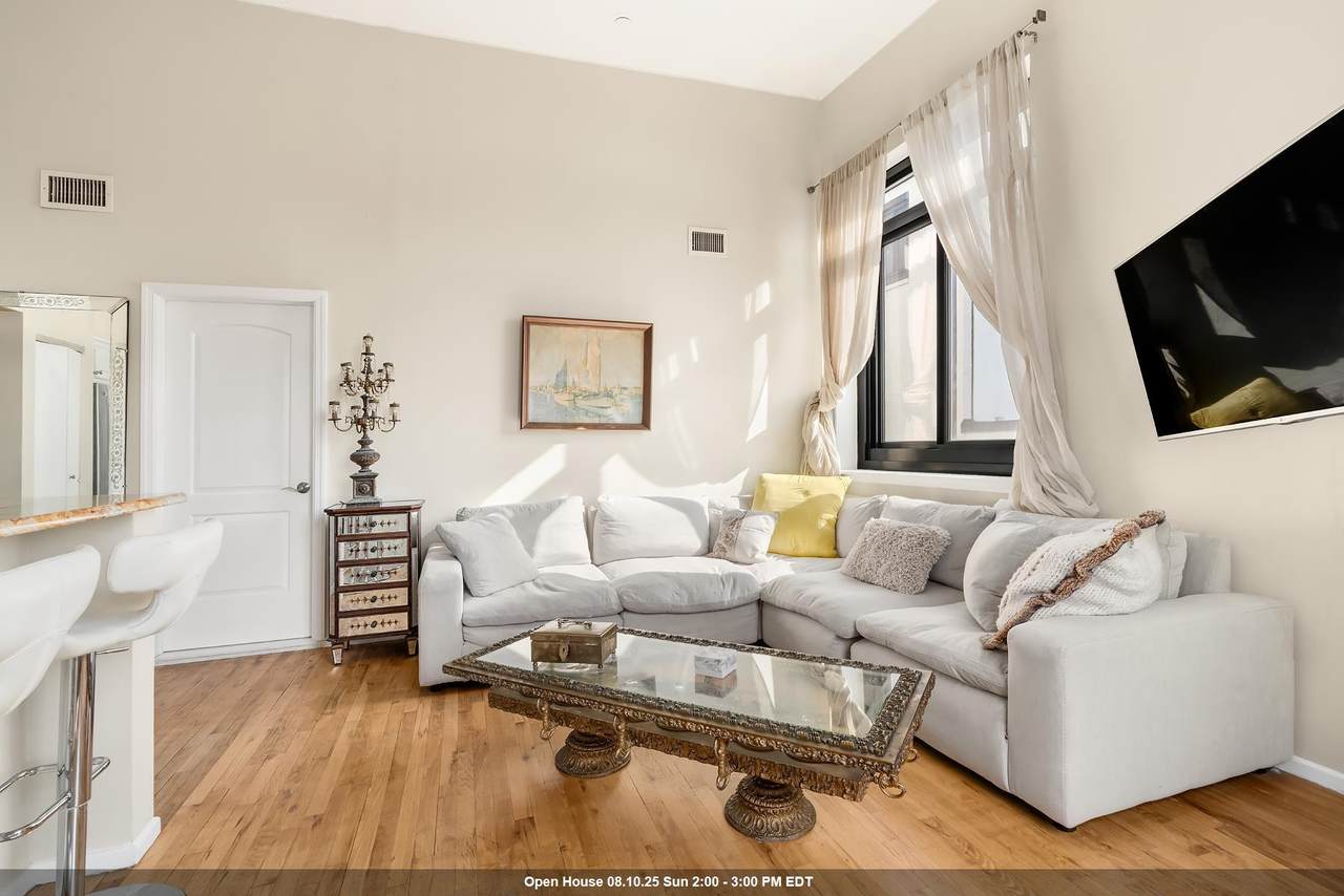 530 Gregory Ave - Photo 1