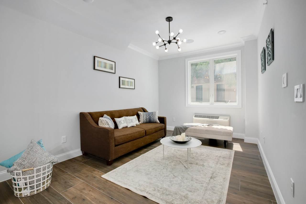 29-31 Court House Pl - Photo 1