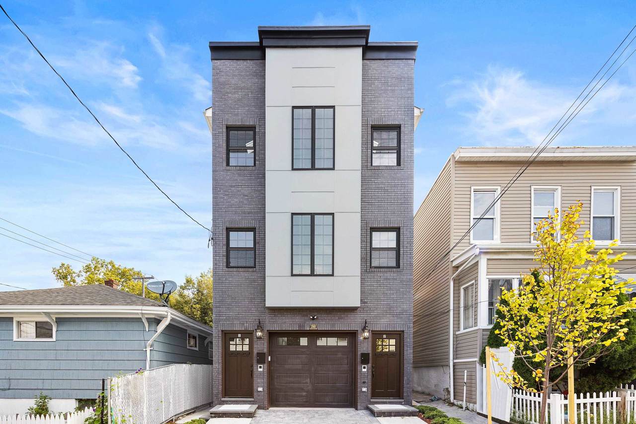 290 Cator Ave - Photo 1