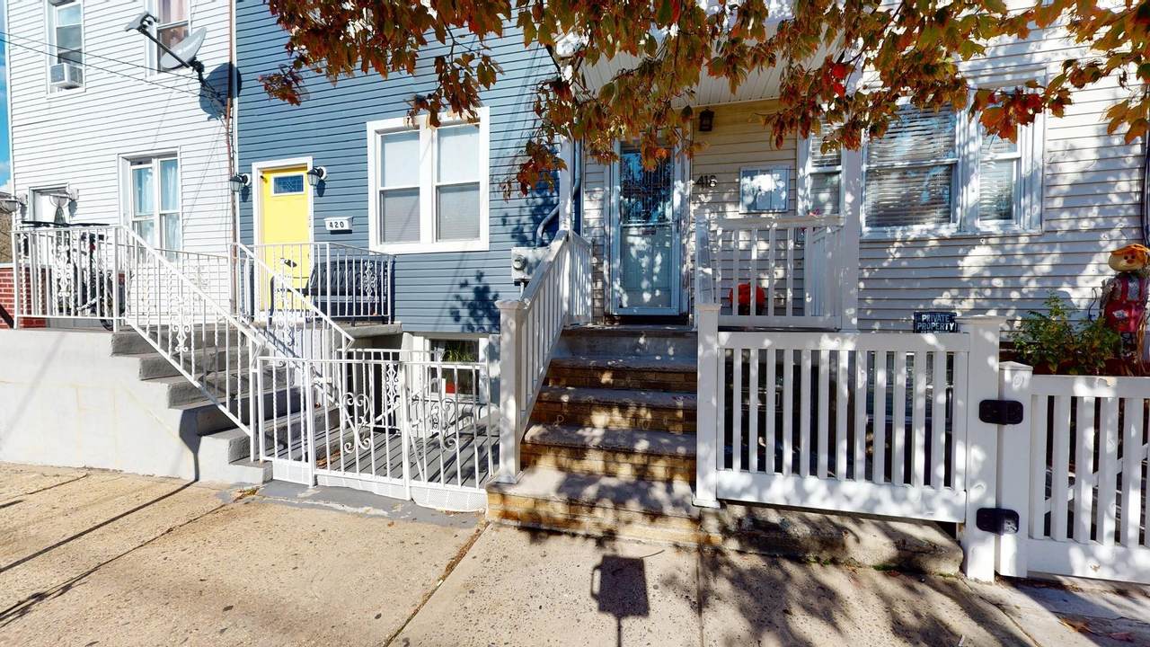 418 3RD ST - Photo 1