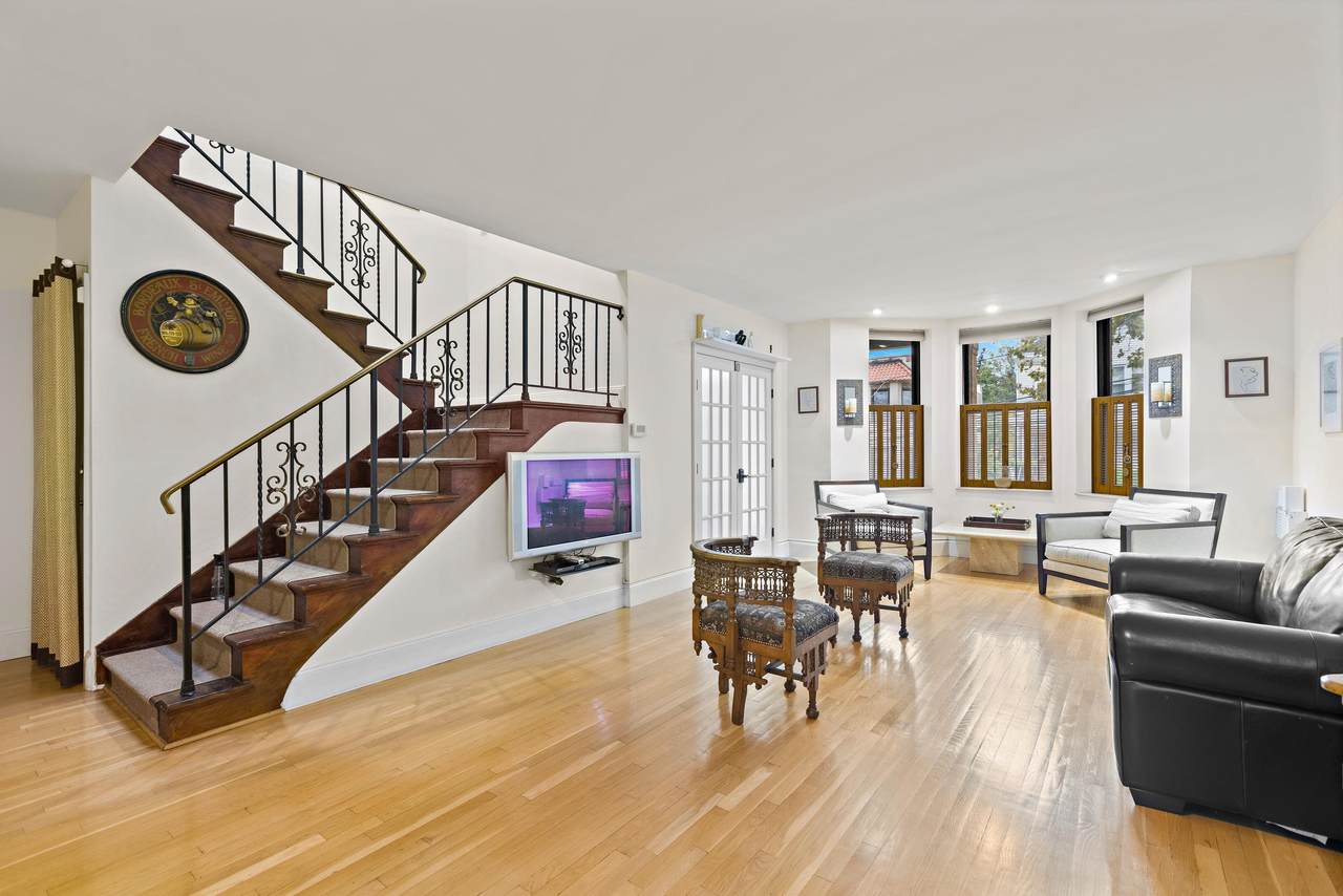 70 Highwood Terrace - Photo 1