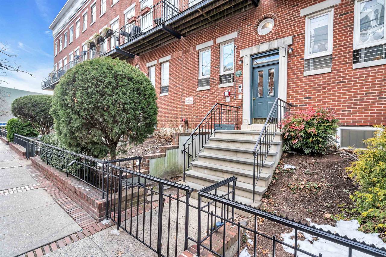 228 Monroe St - Photo 1