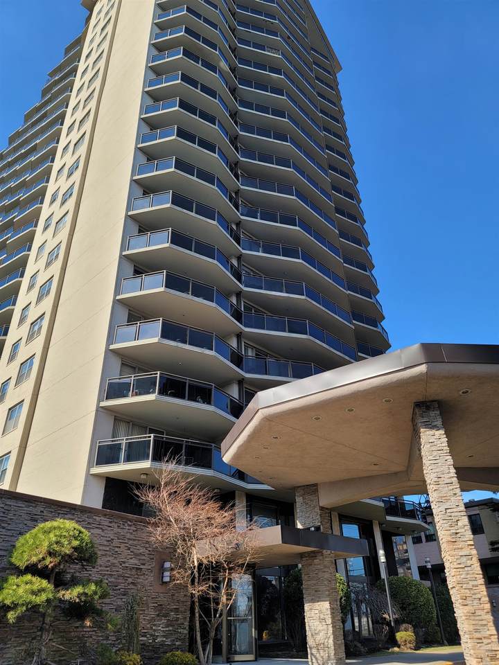 2077 Center Ave - Photo 1