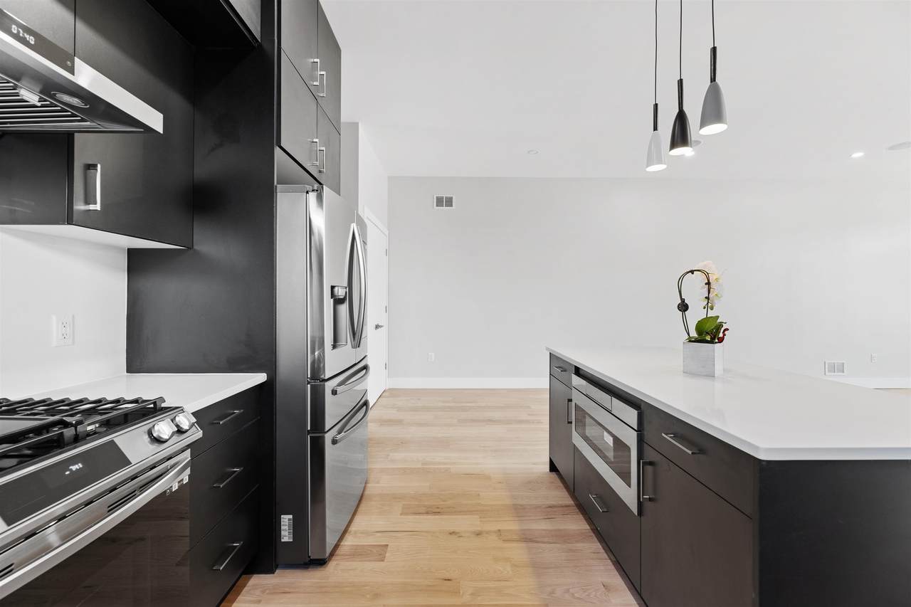 126 Irving St - Photo 1