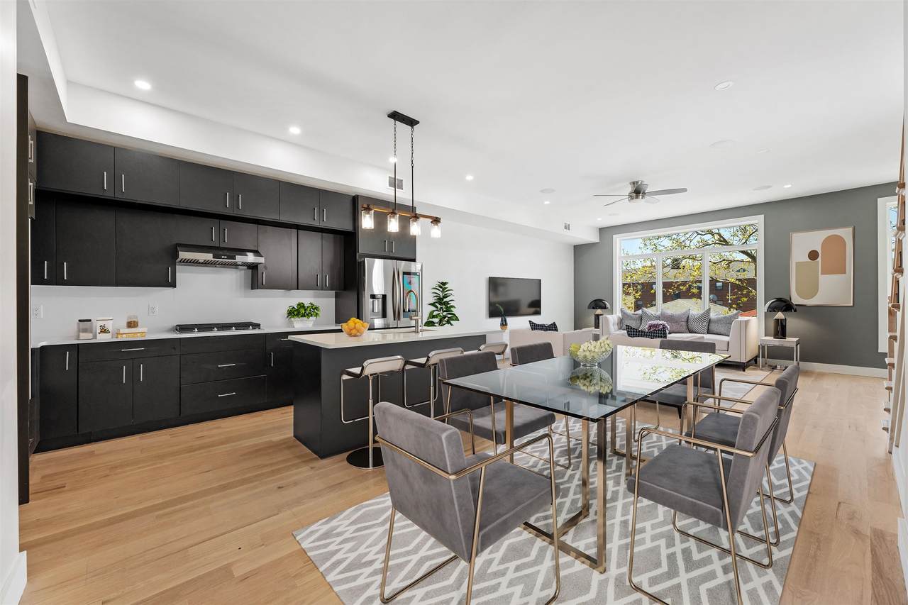 126 Irving St - Photo 1