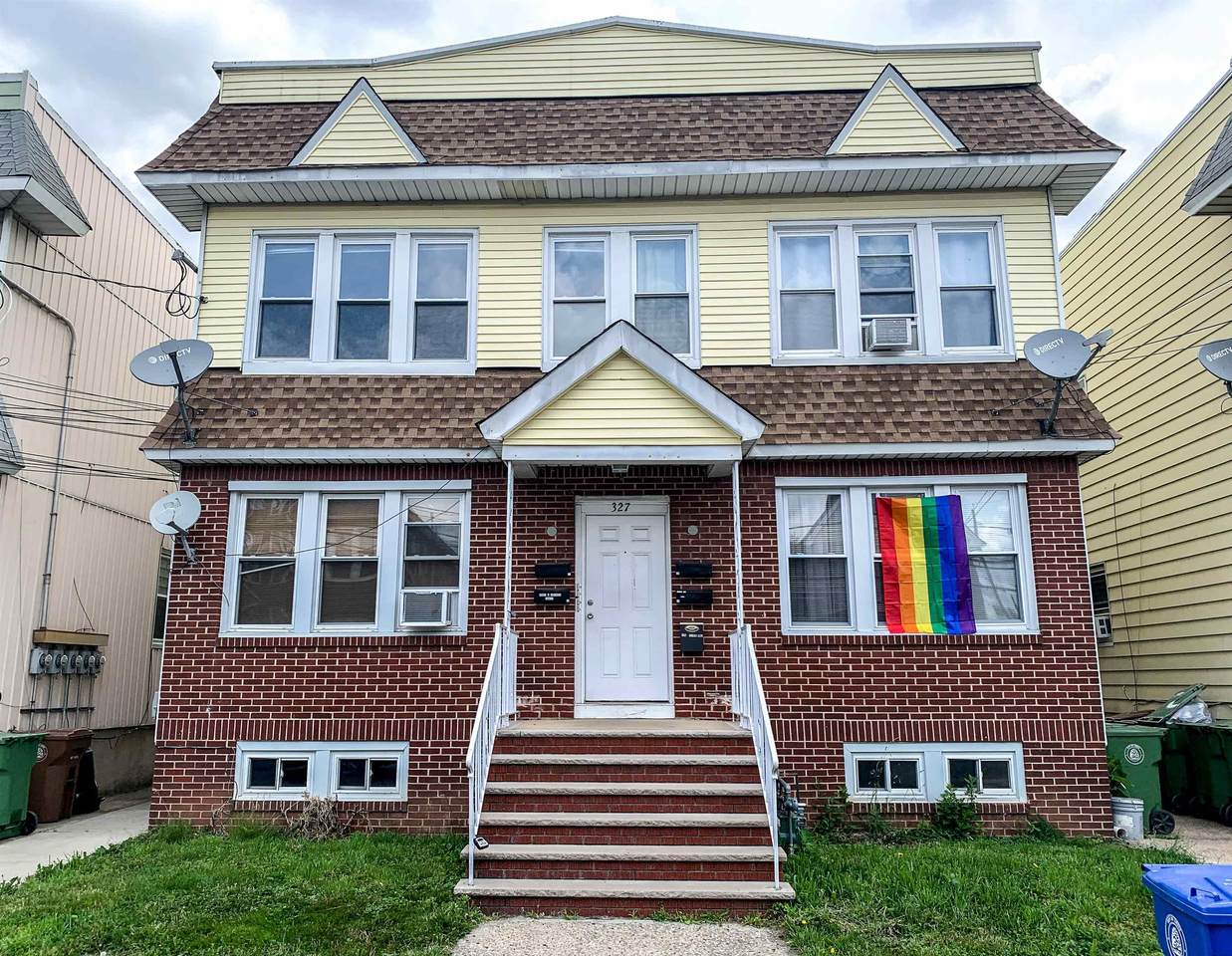 327 Ashton Ave - Photo 1