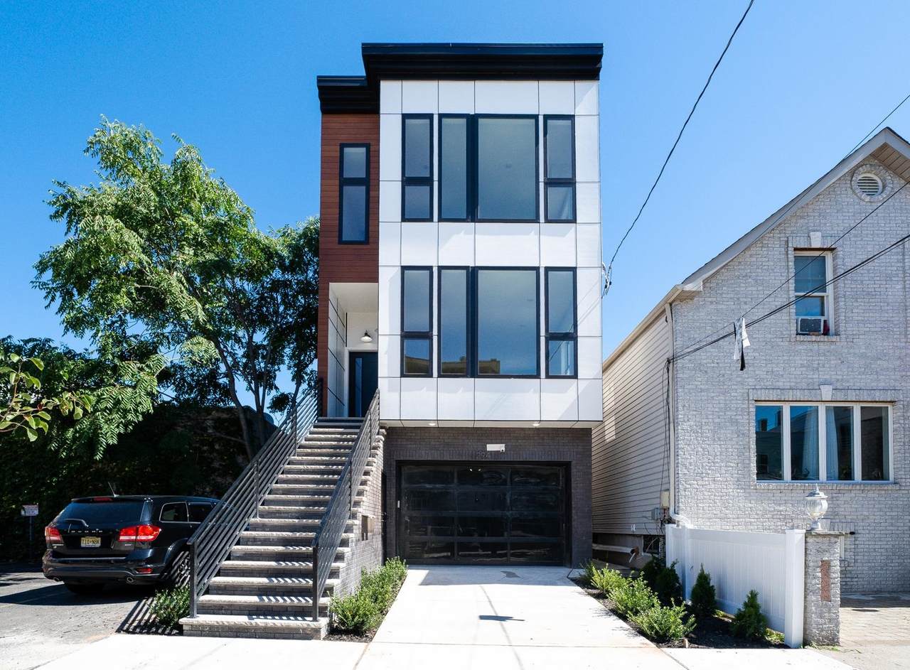 294 Griffith St - Photo 1