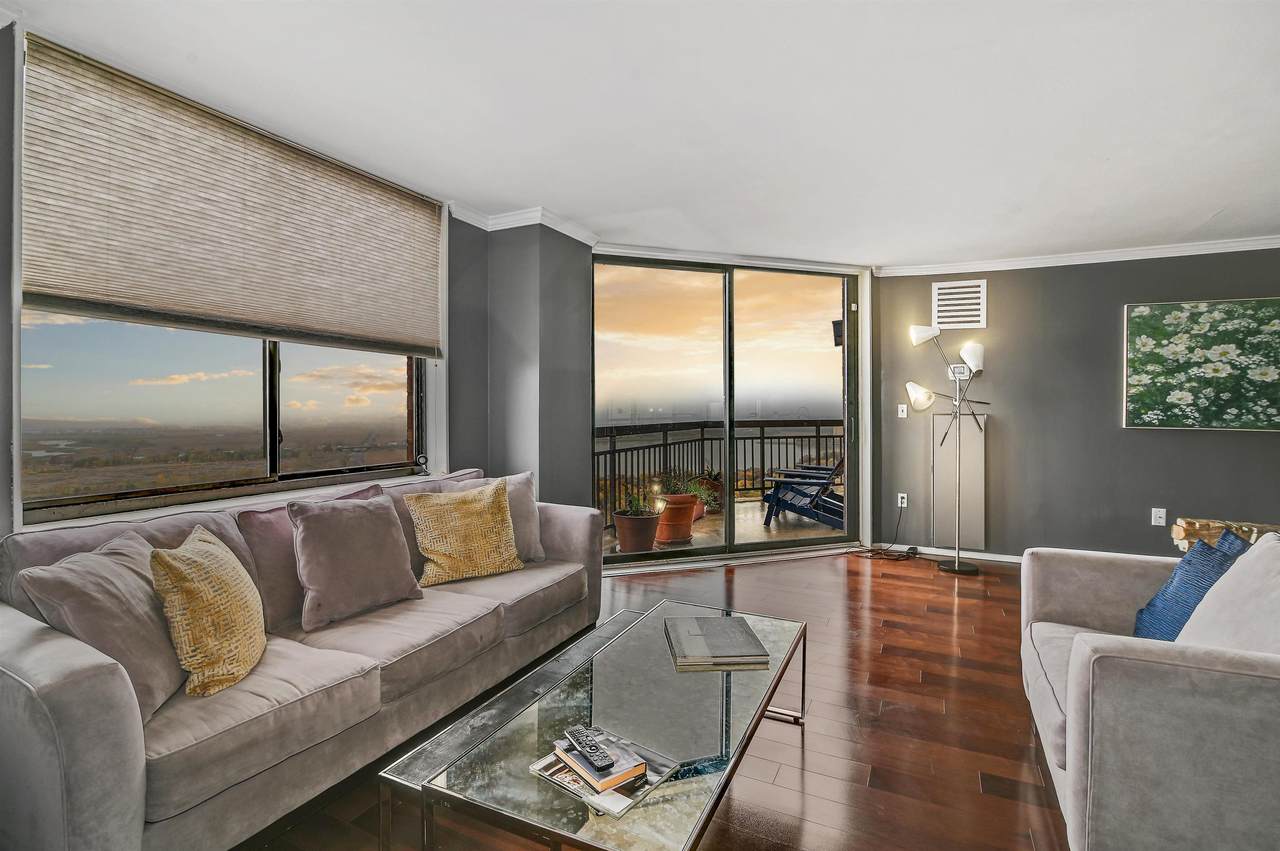 2538 Harmon Cove Tower - Photo 1
