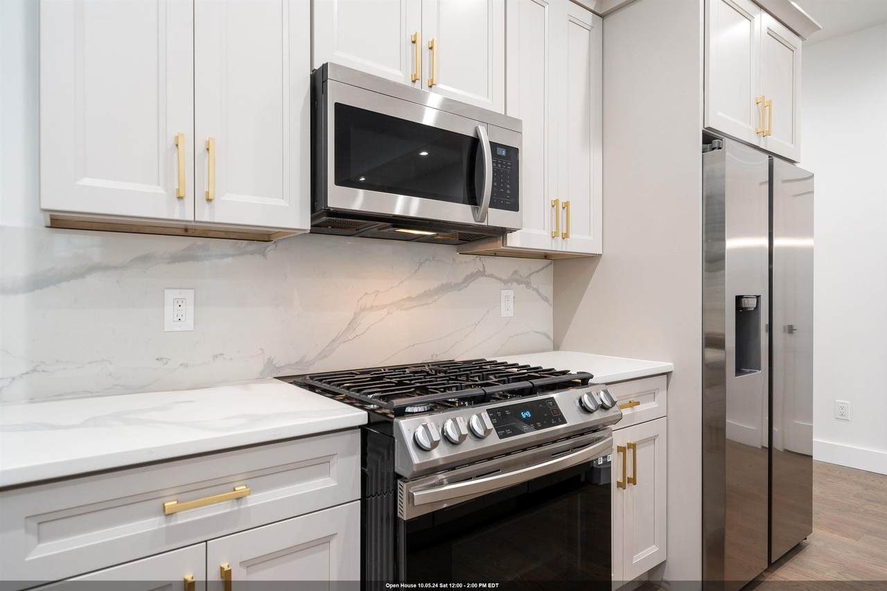 65 Charles St - Photo 1