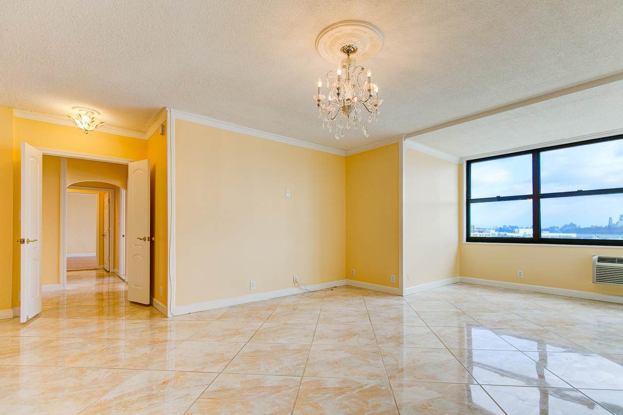 7004 Blvd East - Photo 1