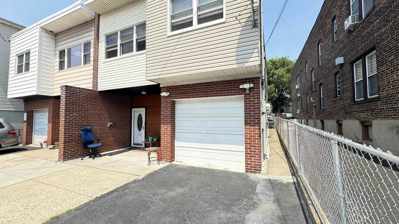 328 Danforth Ave - Photo 1