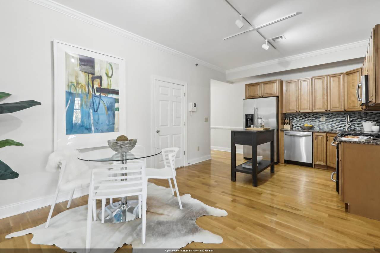 85 Broadway - Photo 1