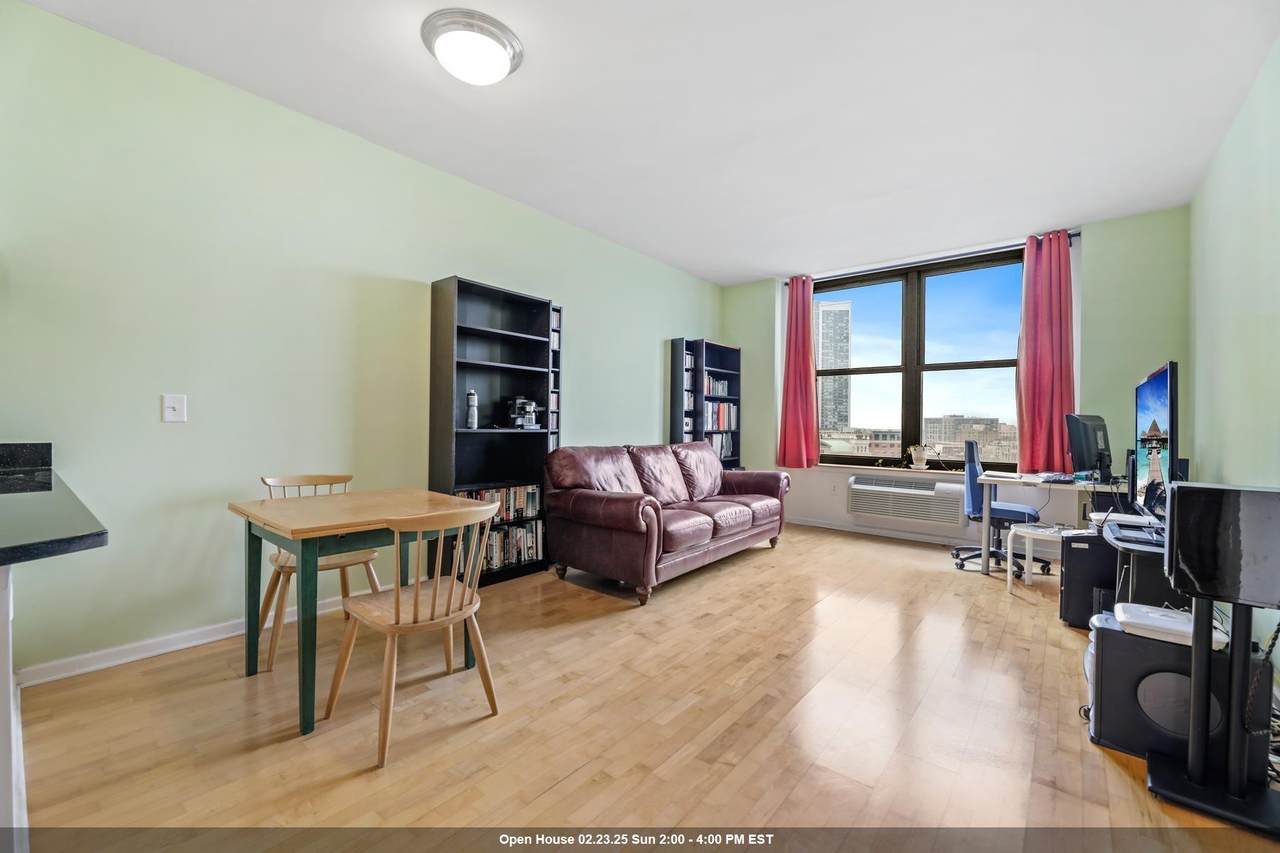 102 Christopher Columbus Dr - Photo 1