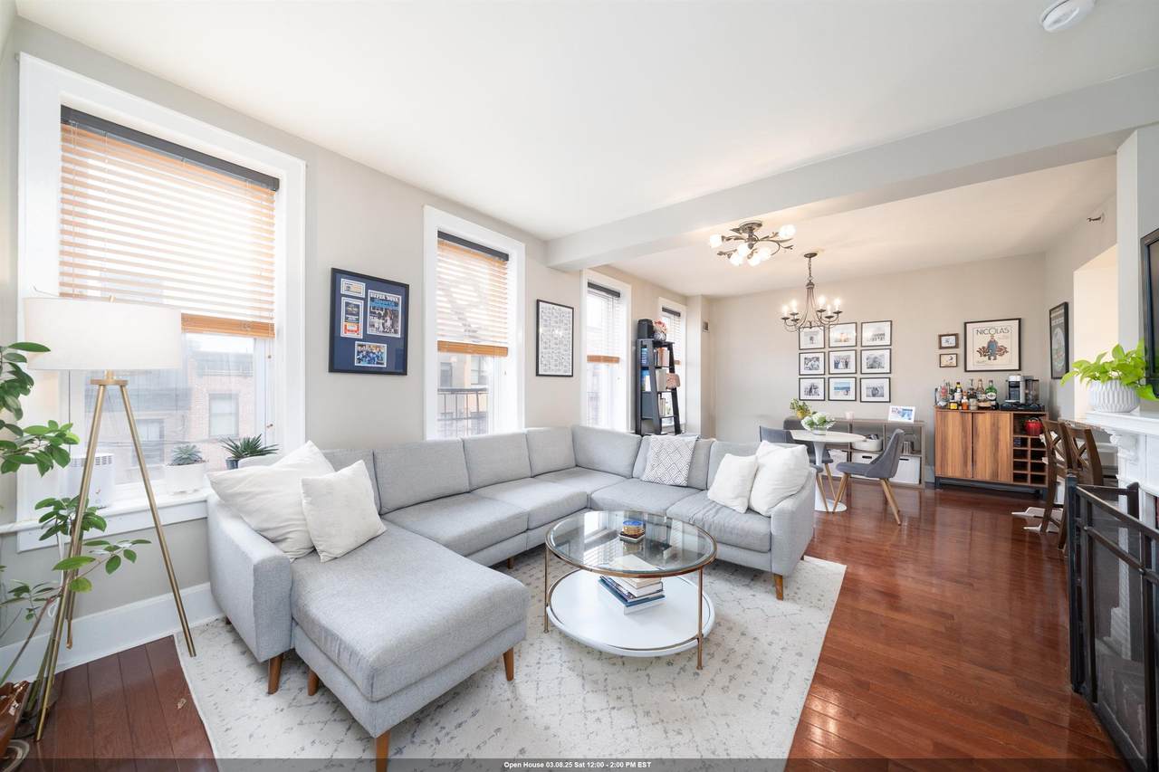 215 Bloomfield St - Photo 1