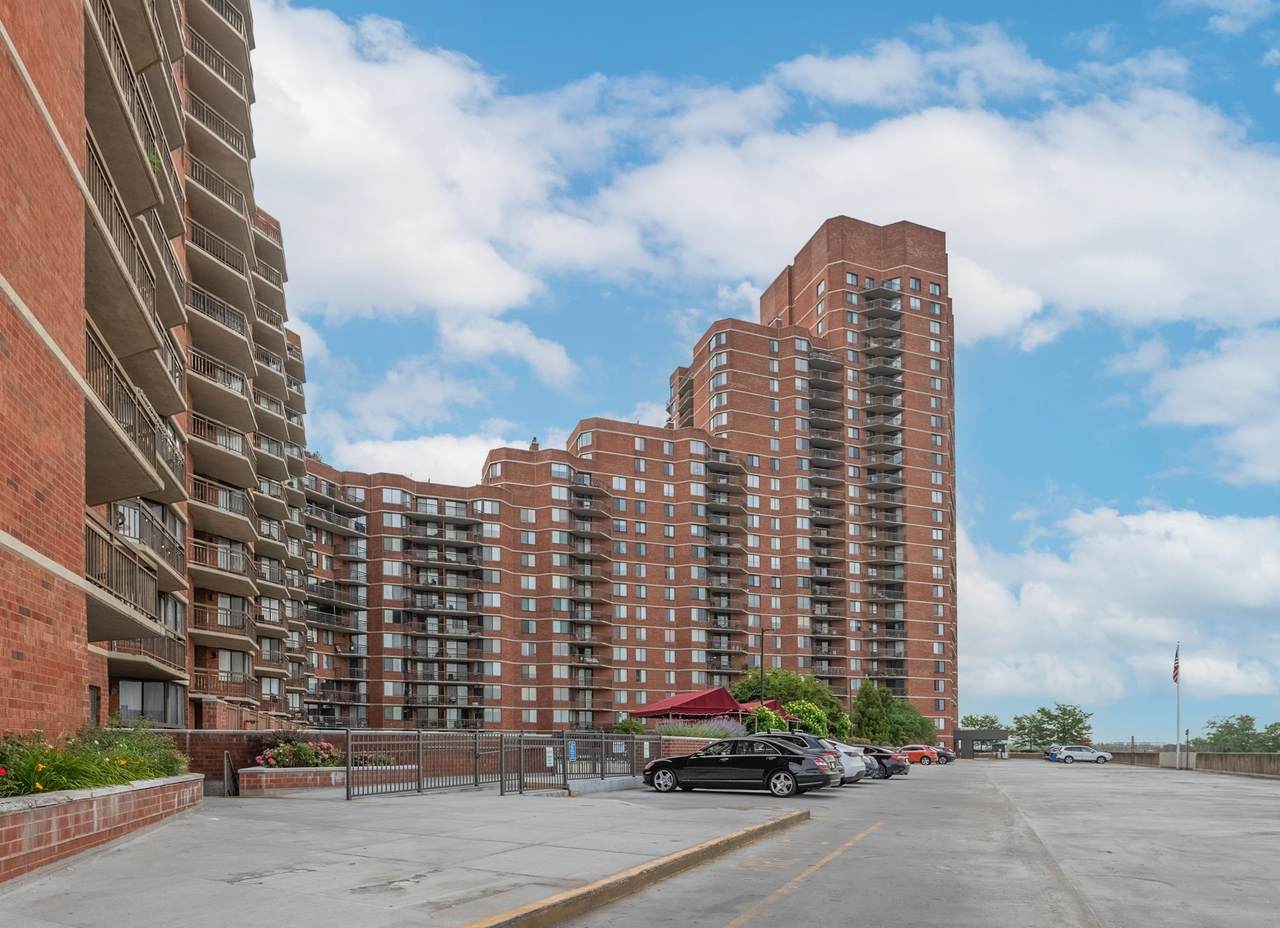 Harmon Cove Tower - Photo 1