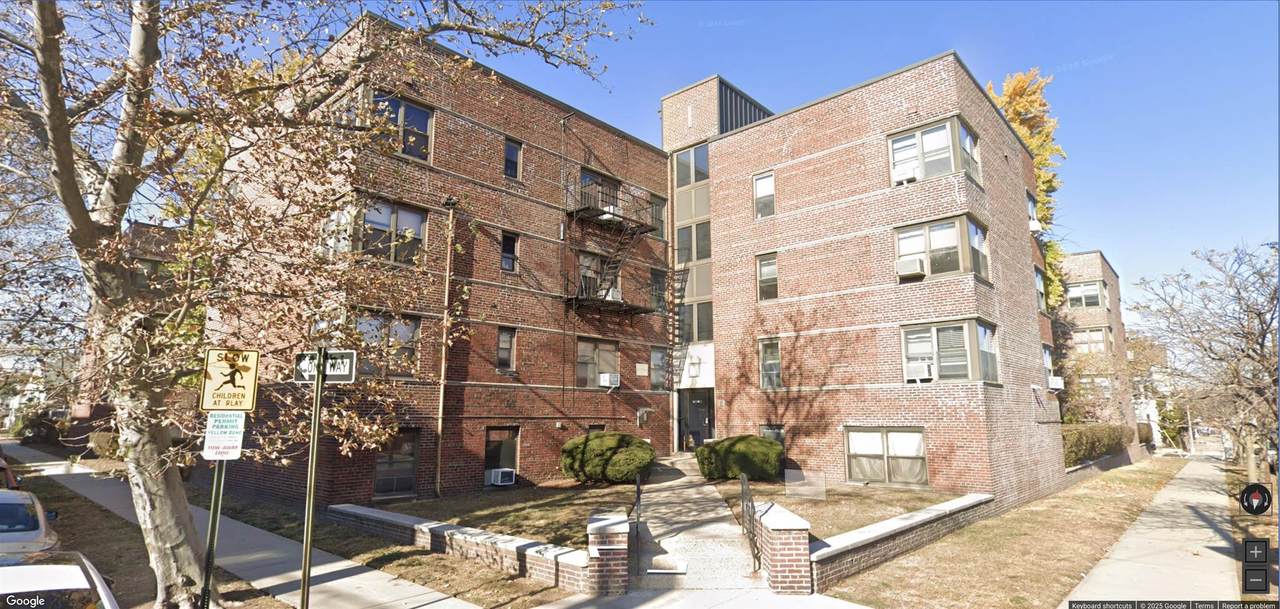 1011 Avenue C - Photo 1