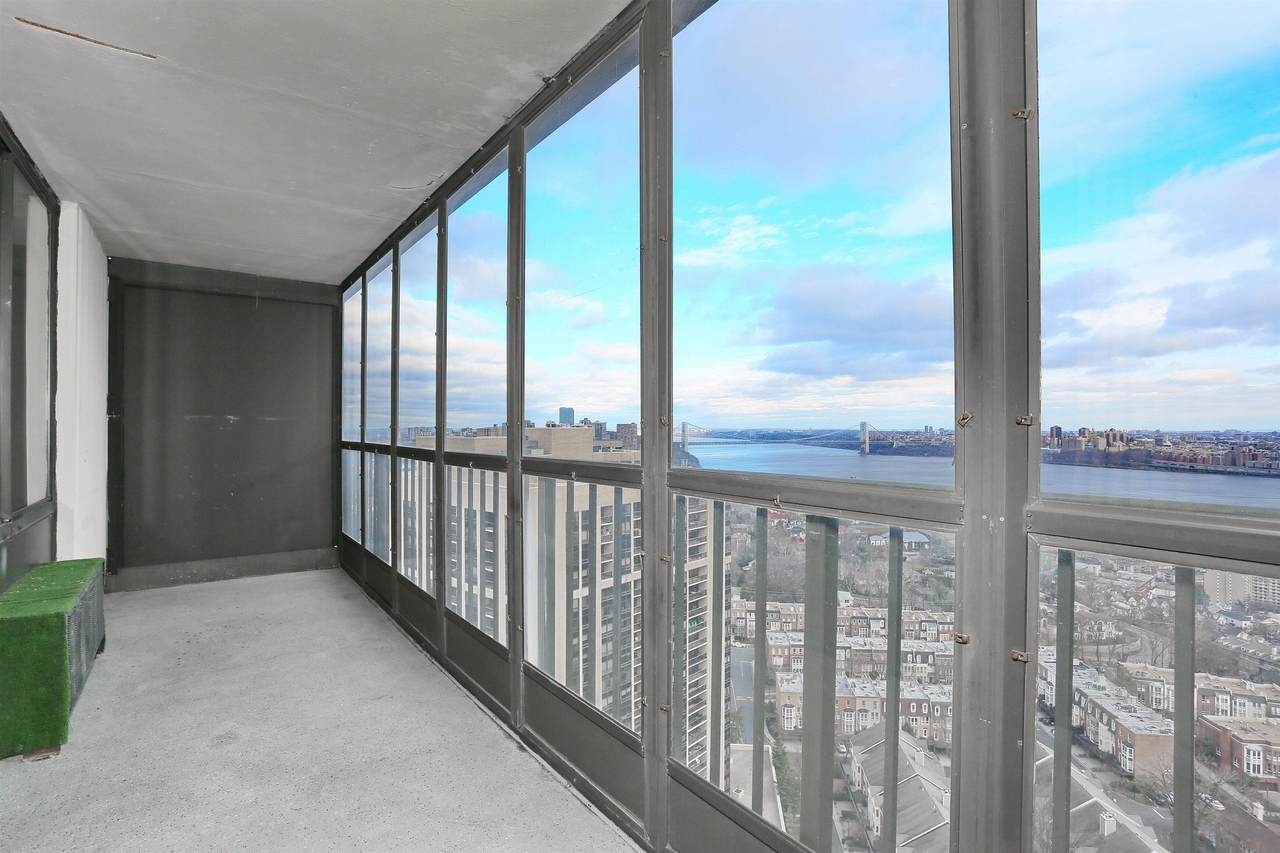 300 Winston Dr - Photo 1