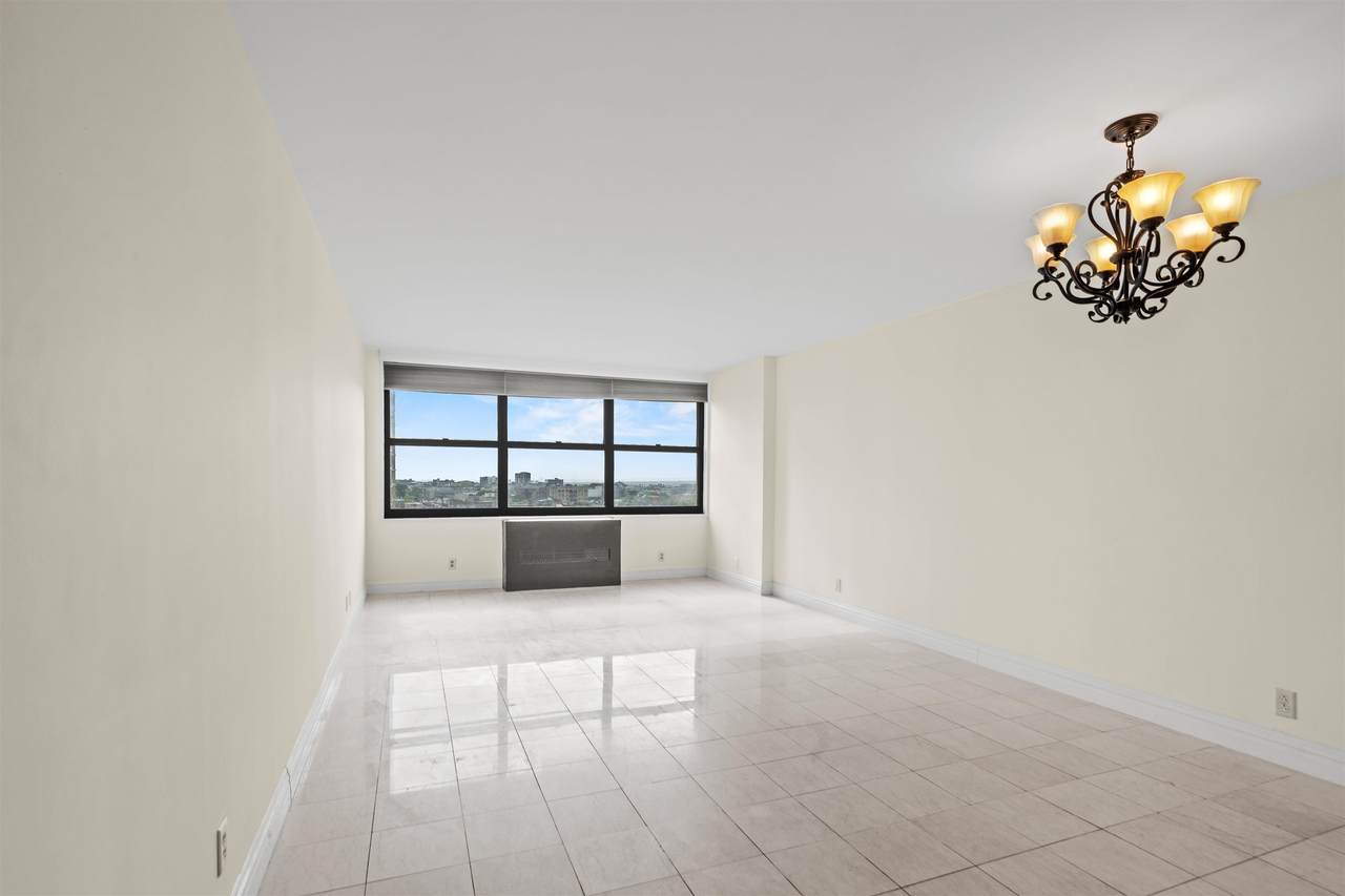 7004 Blvd East - Photo 1