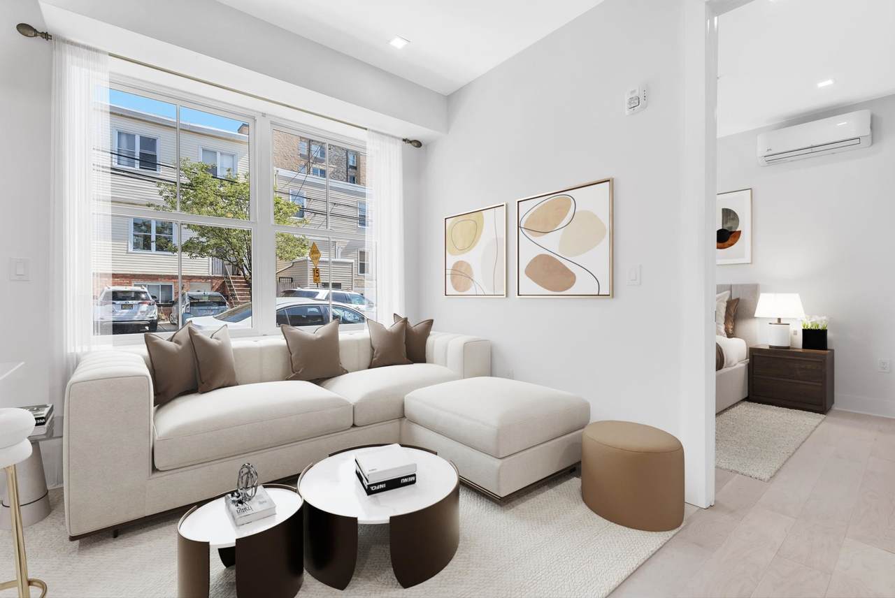 520 New York Ave - Photo 1