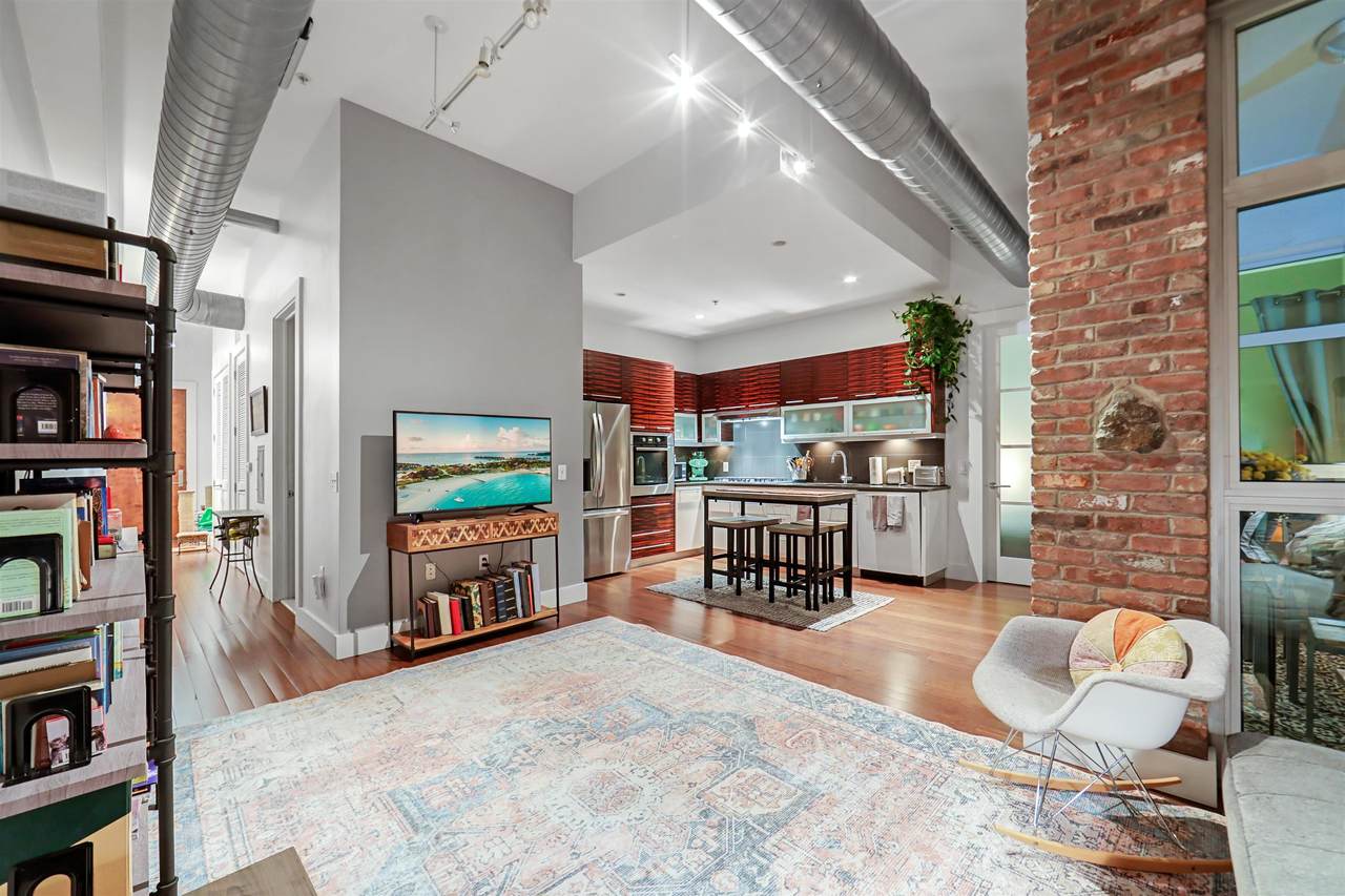 650 Montgomery St - Photo 1