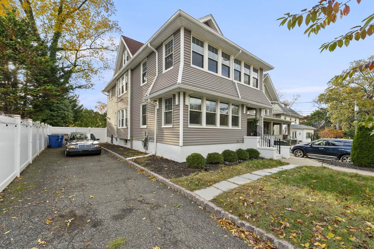 11 West Gouveneur Ave - Photo 1