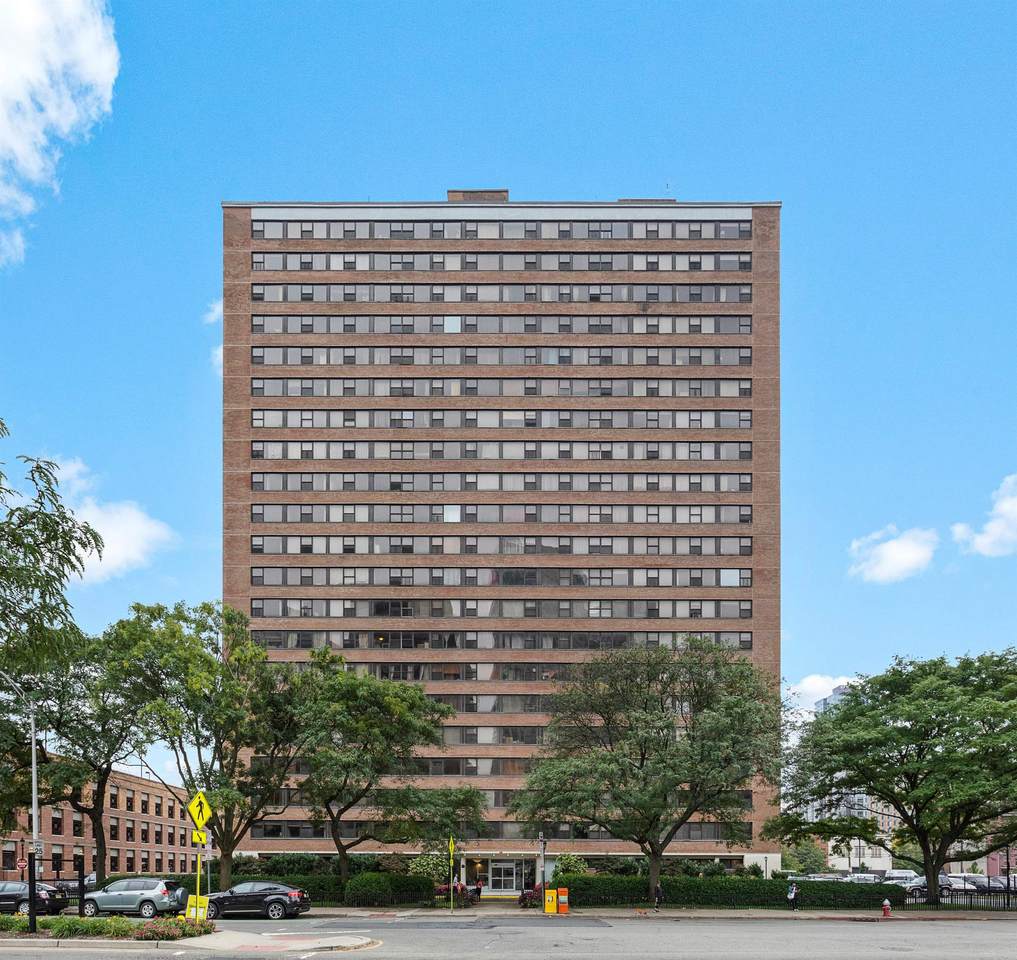 135 Montgomery St - Photo 1