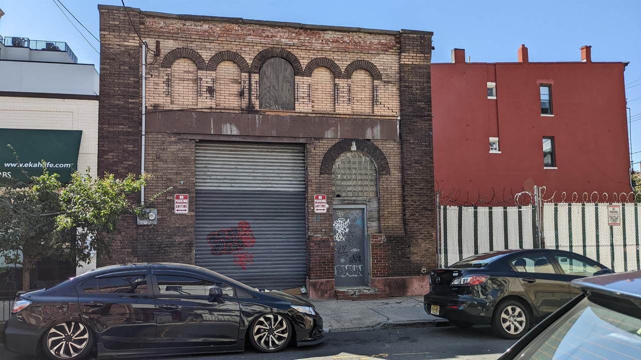 194-196 New York Ave - Photo 1